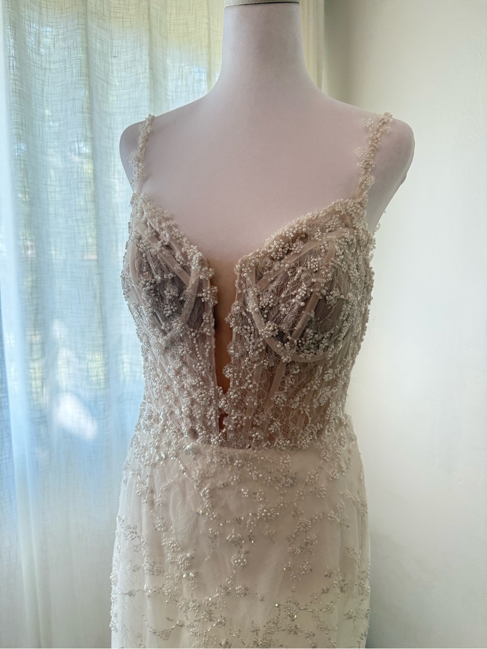 Allure Bridals A1154 Spaghetti Strap Lace Sheath Wedding Dress Size 10 Sample